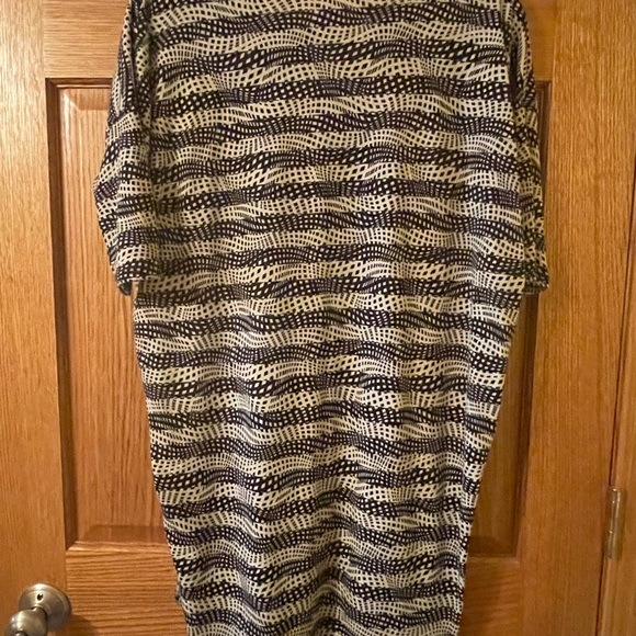 LulaRoe Irma top - Picture 3 of 4